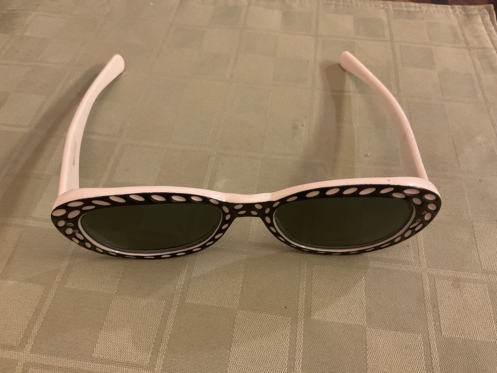 VINTAGE OVAL BLACK & WHITE Mid-century SUNGLASSES “MADE IN FRANCE”