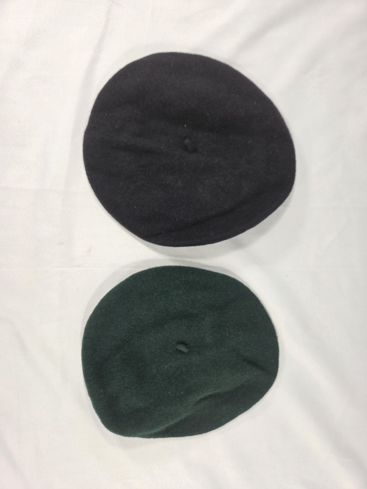 2 Vintage Beret Basque 100% Wool DeLuxe Black Green Hats Czech Republic RN58584