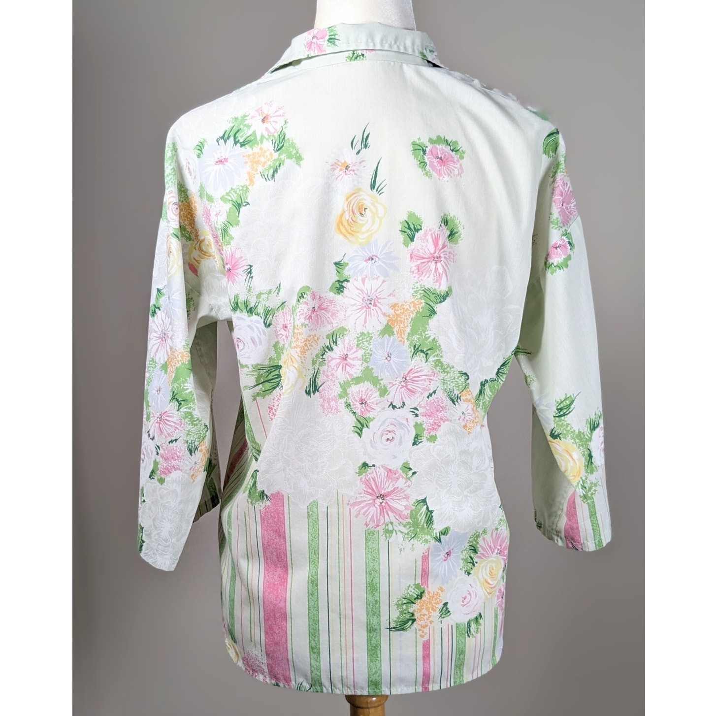 Vintage 60s Floral Pastel Green and Pink 3/4 Sleeve Button Down Collared Shirt