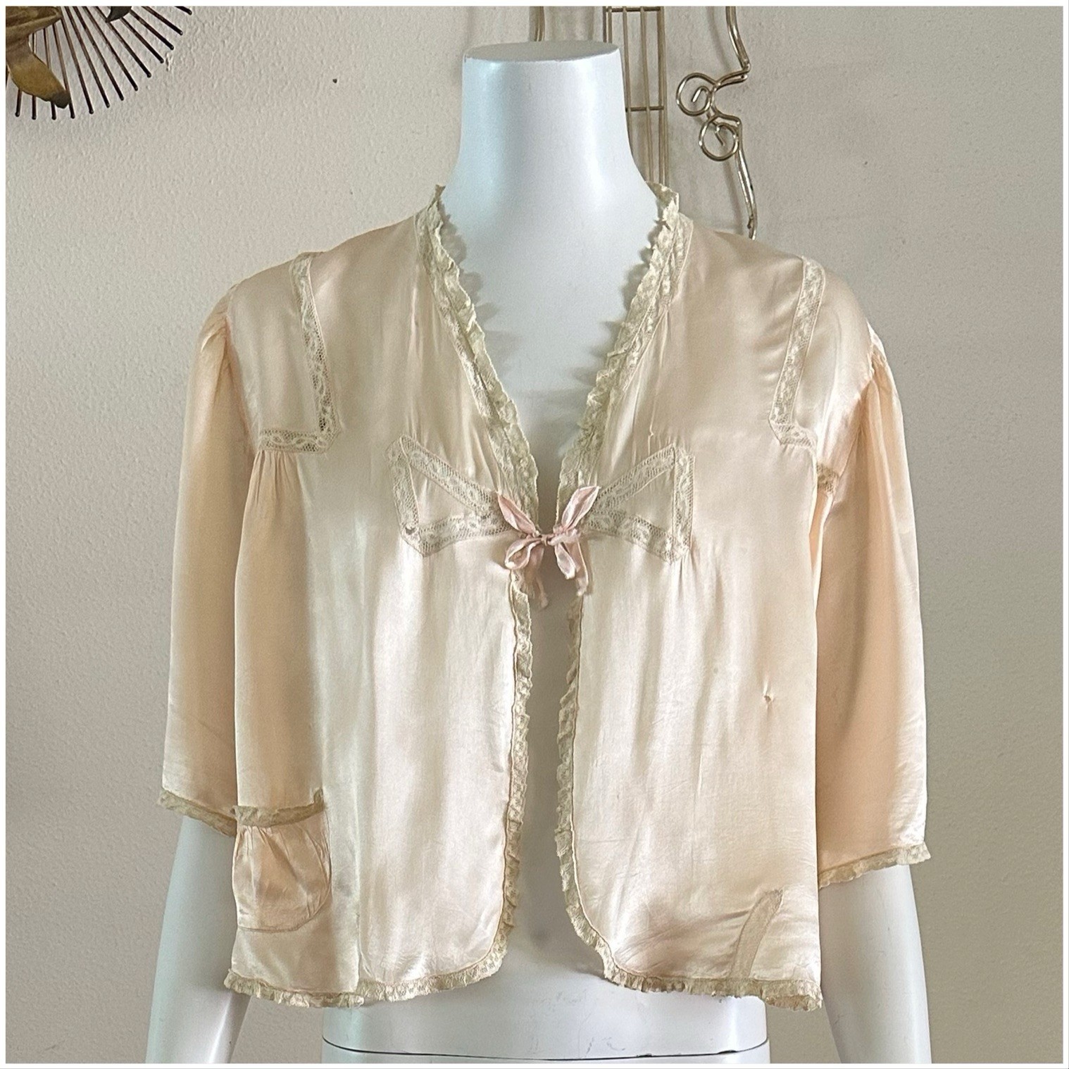 1930s Rayon Satin Bed Jacket Champagne Peach Lace Bow Tie Front Boudoir Top VTG