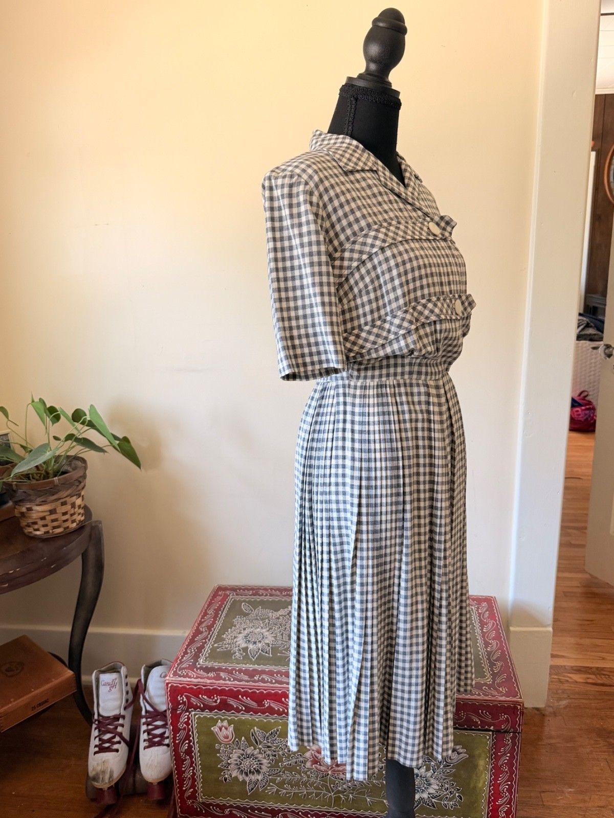 Vintage “Mr. Eddie” retro pattern dress in excellent condition
