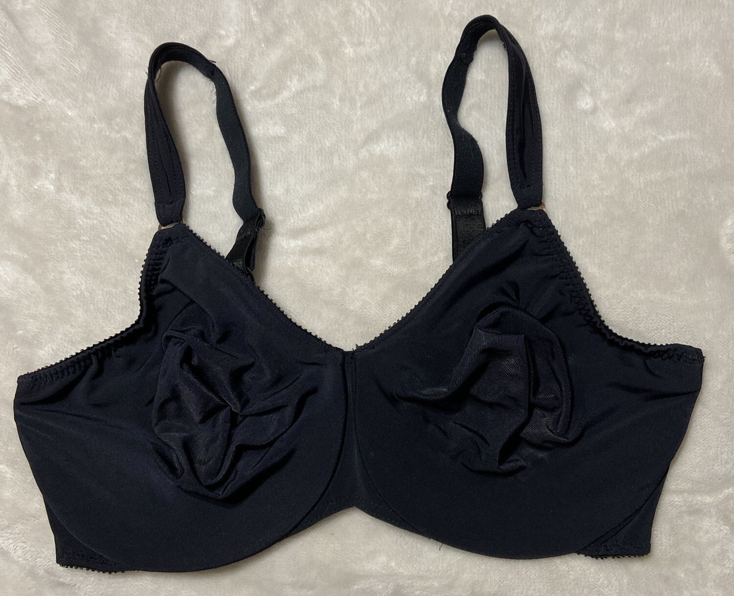Olga~Vintage~Bra~Size 38DD~Underwire~Mesh Cup~Adjustable~35009~Black~EUC