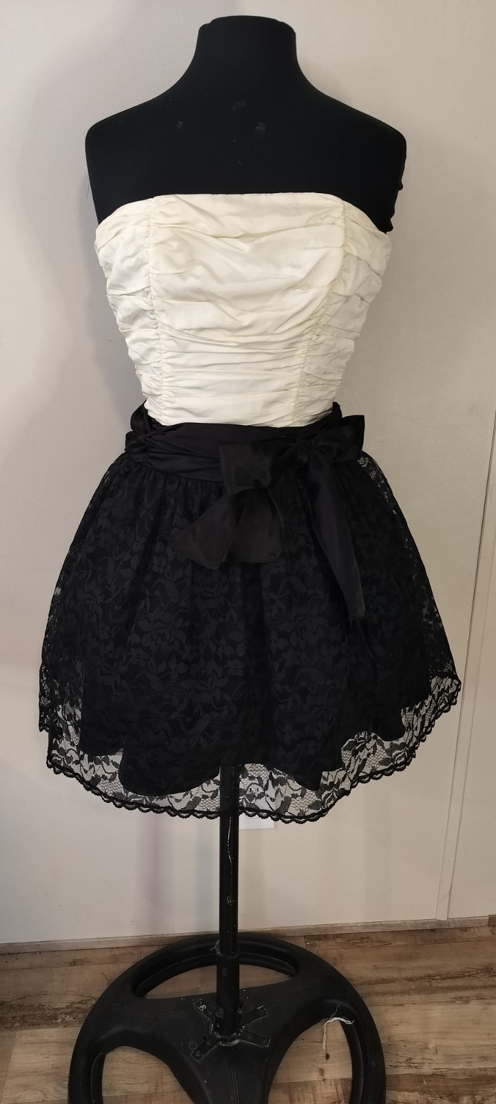 Gunne Sax by Jessica McClintock Strapless Mini Dress Ivory Black Lace