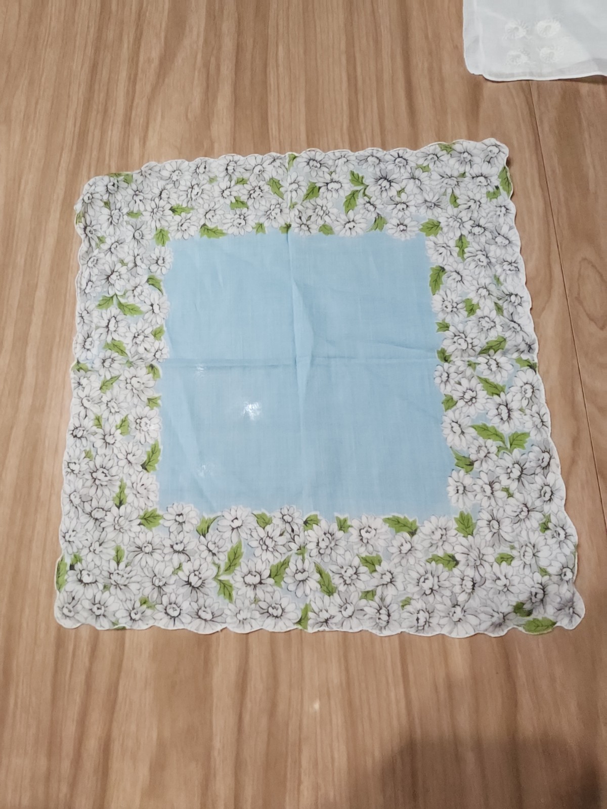 4 Vintage Hankerchiefs Embroidered Linen And Cotton See Description