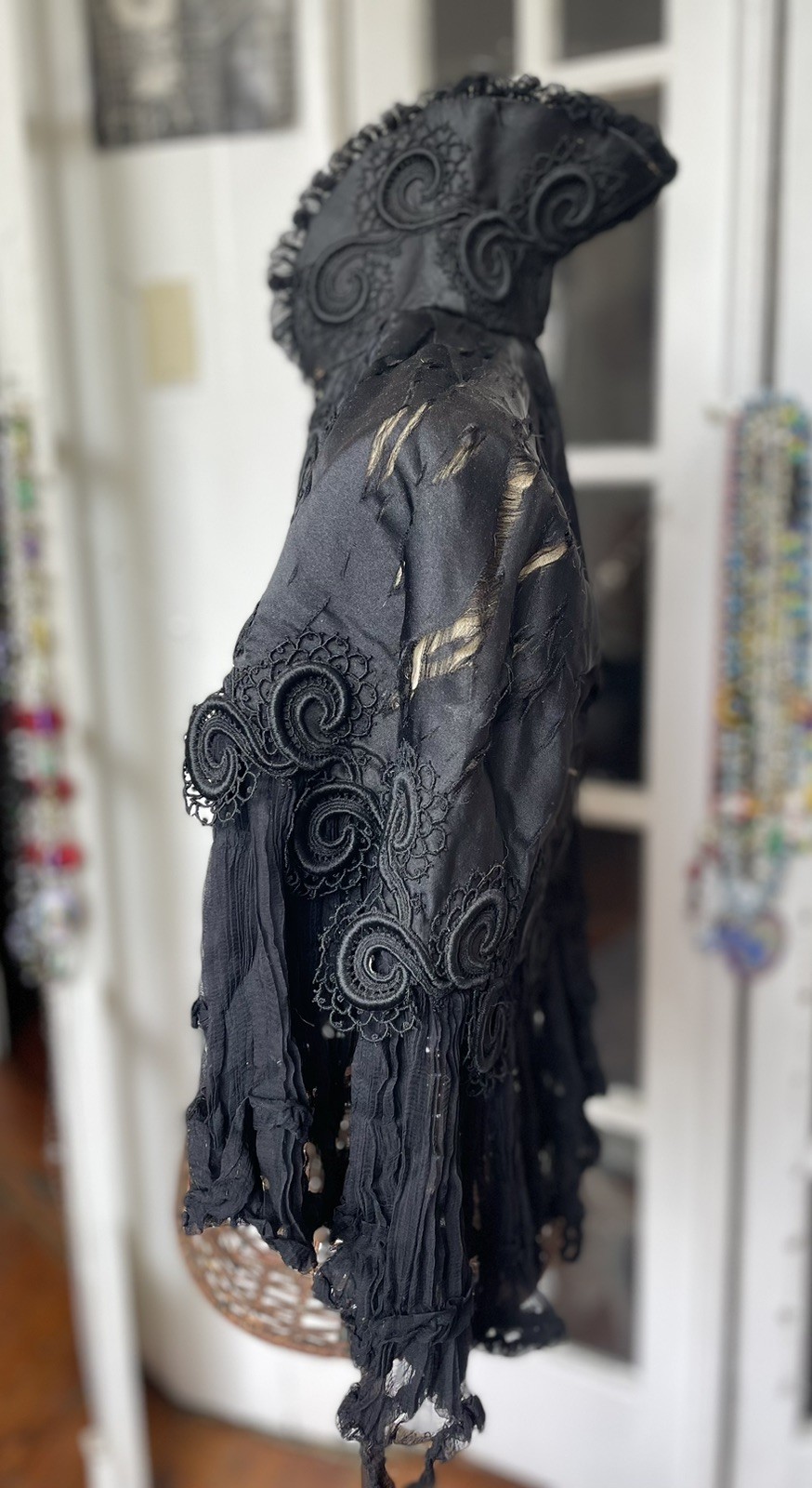Antique Art Deco Parisian Capelet: 1920s : Small