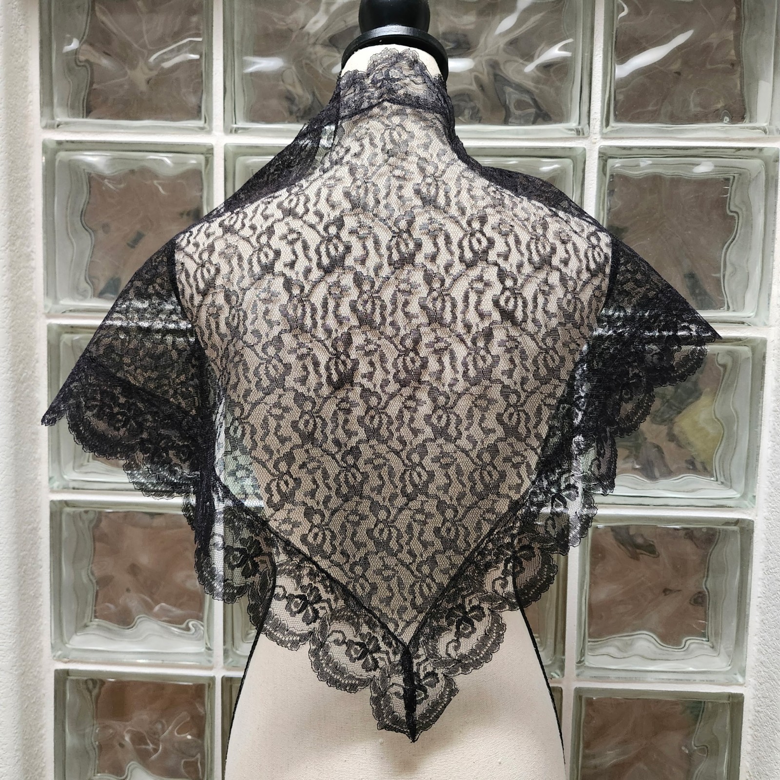 Vintage Chapel Mantilla Scarf Black Lace Nylon Church Veil Triangular Scalloped