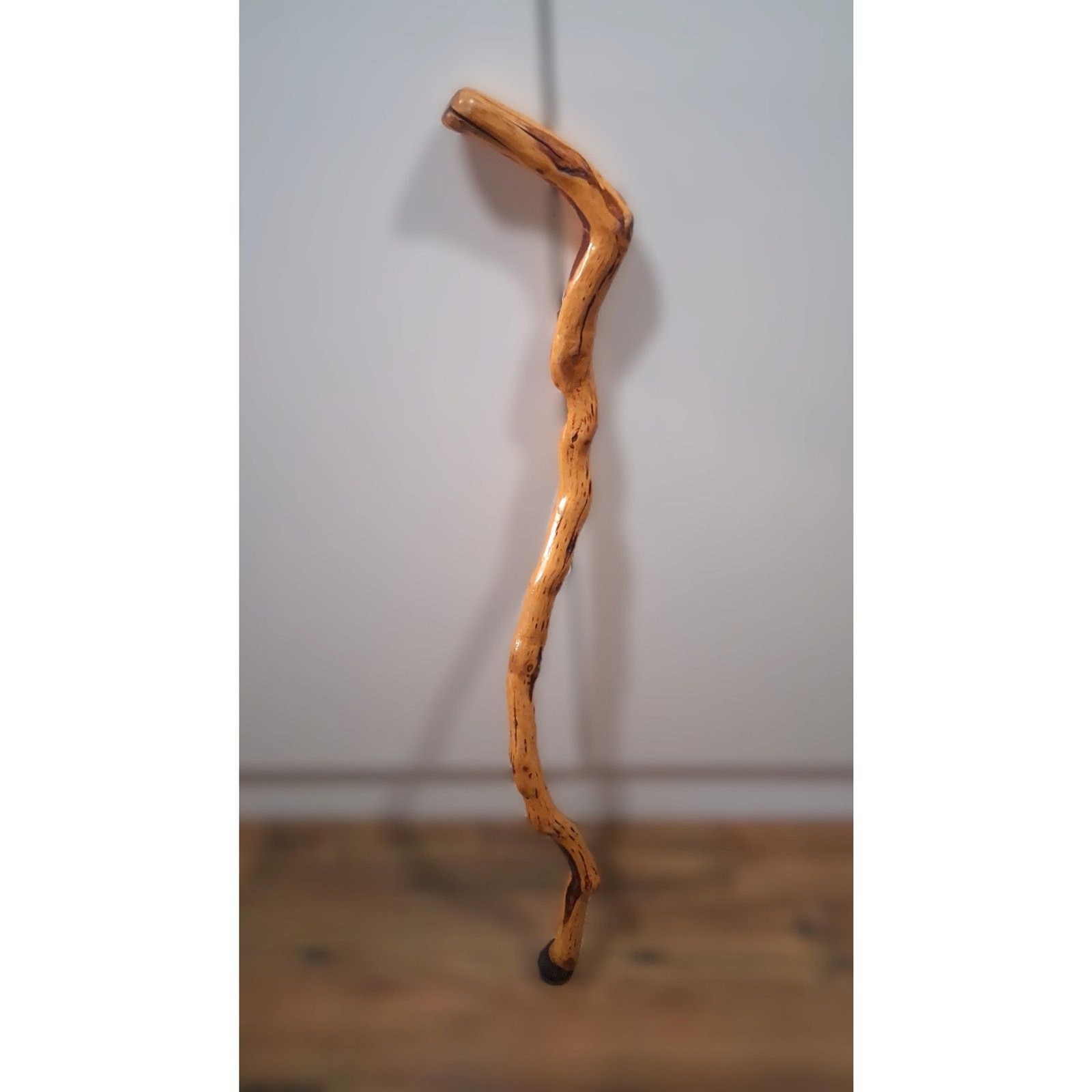 Vintage 34″ Handmade Grapevine Gnarled Crooked Two Tone Wood Walking Stick Cane