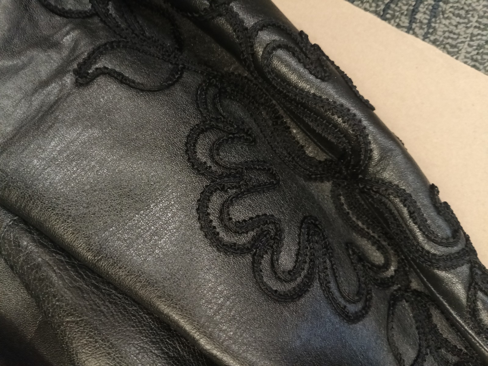 EXQUISITE EMBROIDERED LEATHER WOMEN’S LARGE NOBLE FURS NEW/ UNUSED