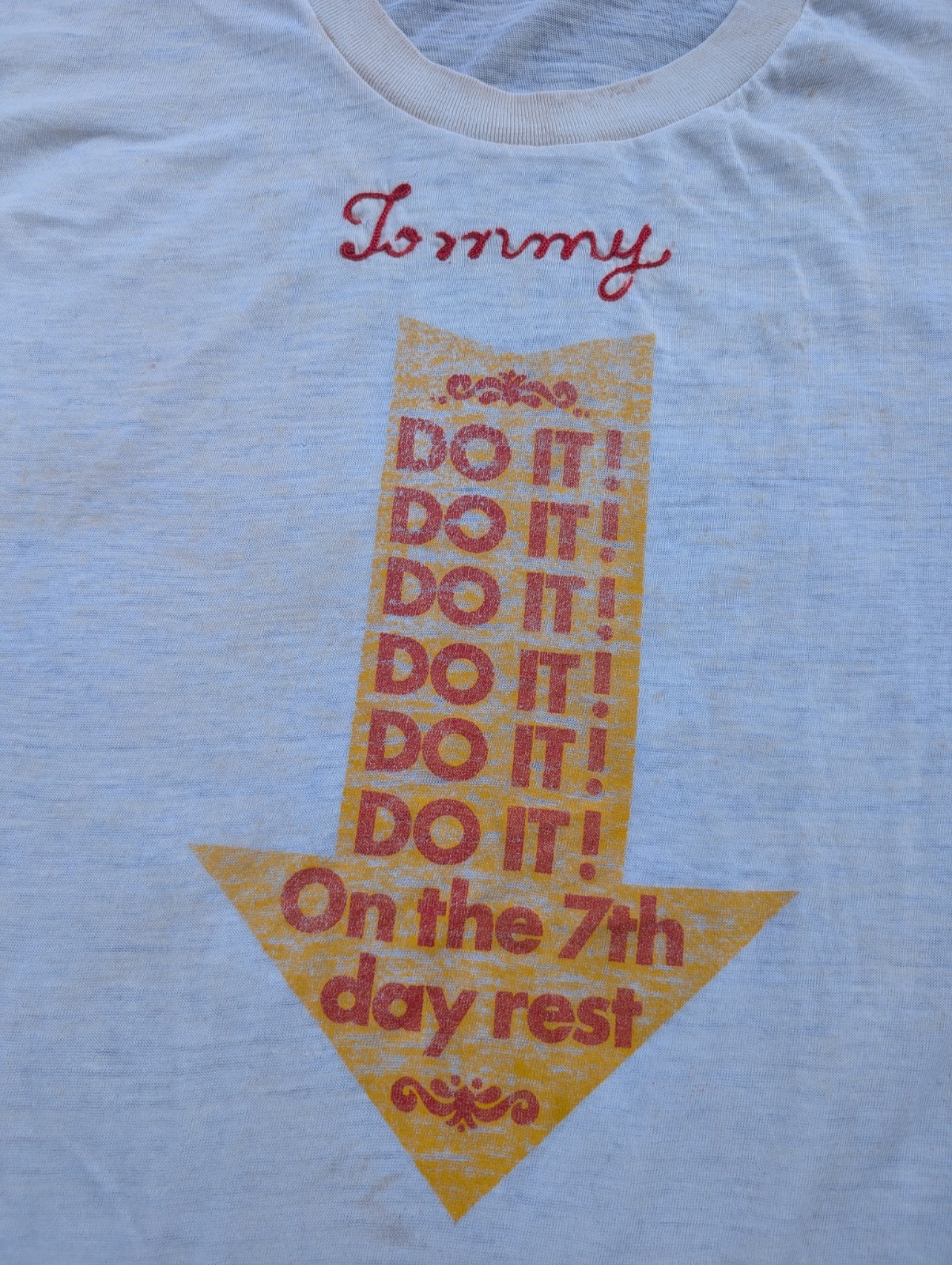 Vintage 70’s Distressed Paper Thin Chain stitched Tommy “Do It” Tee Size Medium