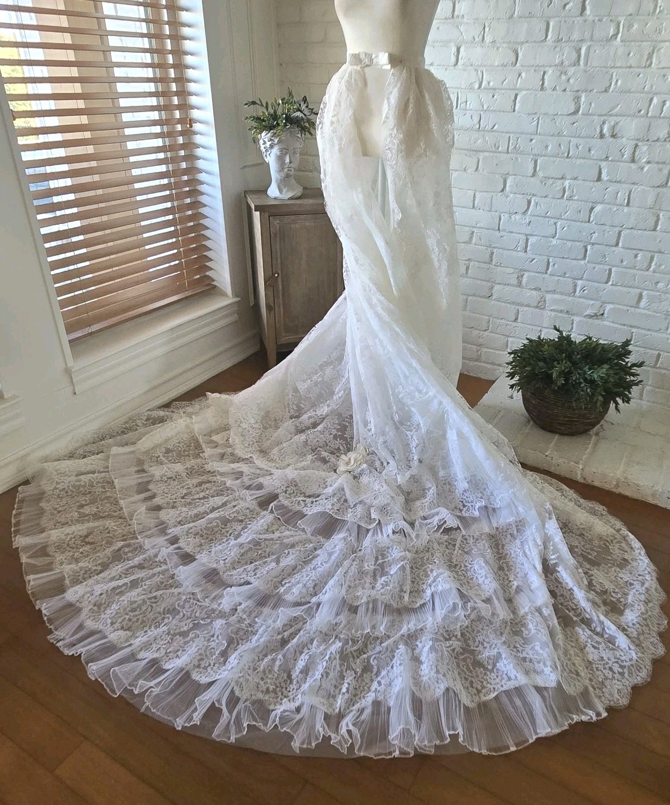 Vtg 1950s Lace Wedding Skirt With Train, Flower & Bow Detail, XS/2