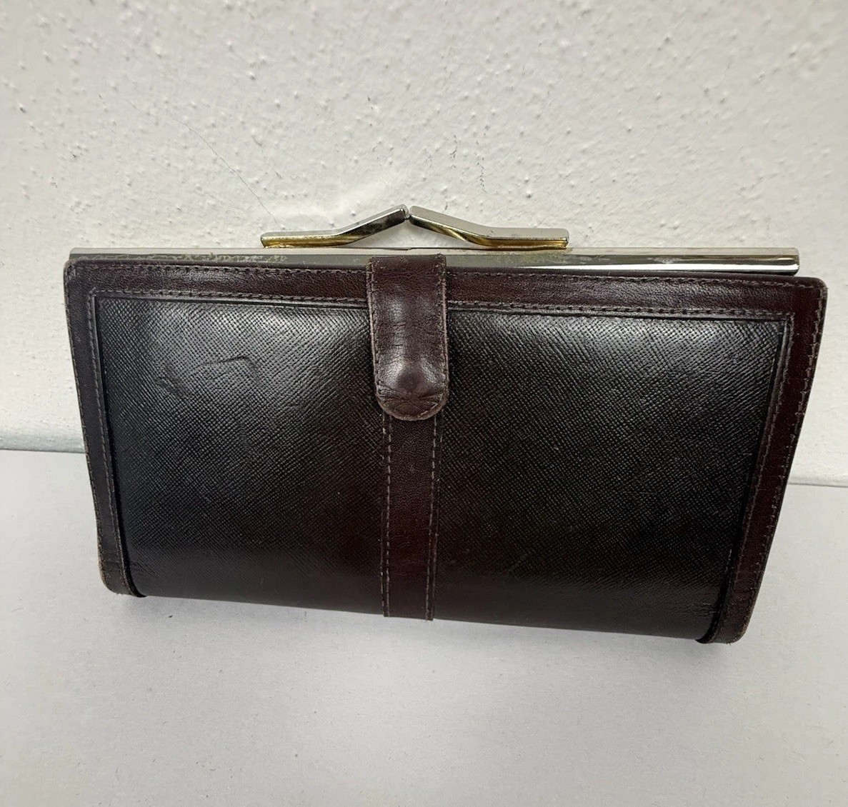 VTG Bond Street Checkbook Bifold Wallet Dark Brown Leather Kiss Clasp Classic