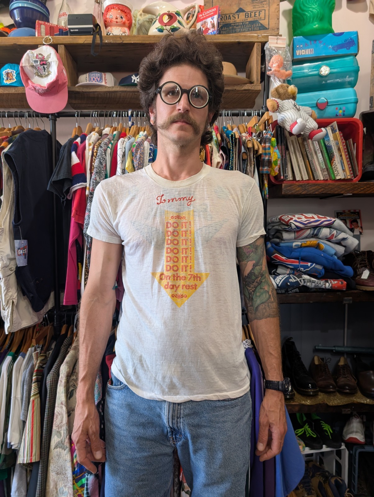Vintage 70’s Distressed Paper Thin Chain stitched Tommy “Do It” Tee Size Medium