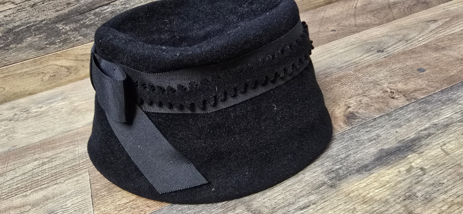Vintage Genuine Velour Black Felt Hat w/ One Bow Union Tag Pre Owned