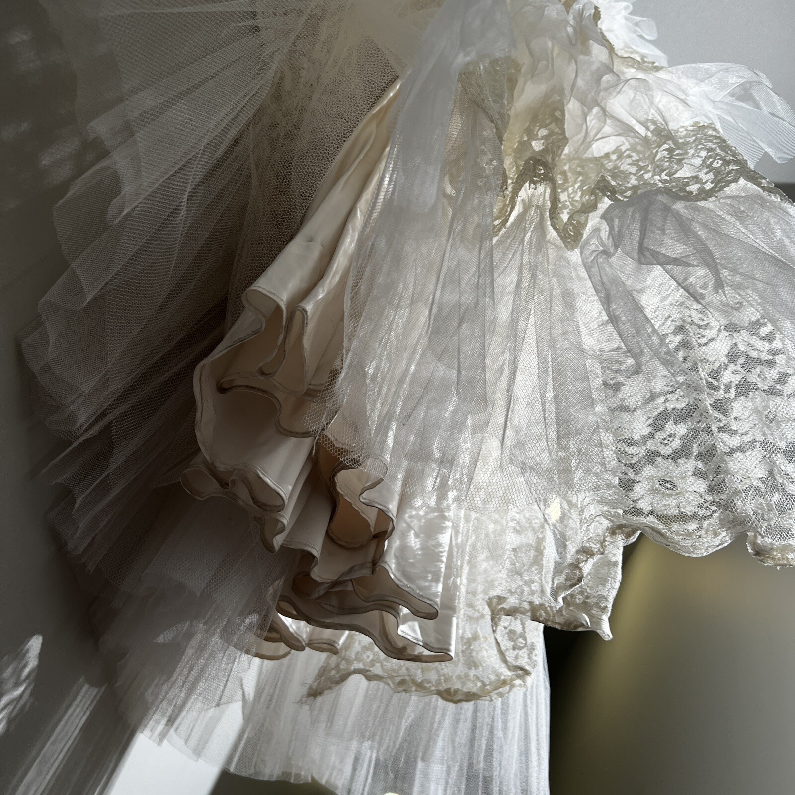 Vintage 1950s 1960s White Tulle + Lace Cupcake Tiered Ruffle Wedding Dress XXS
