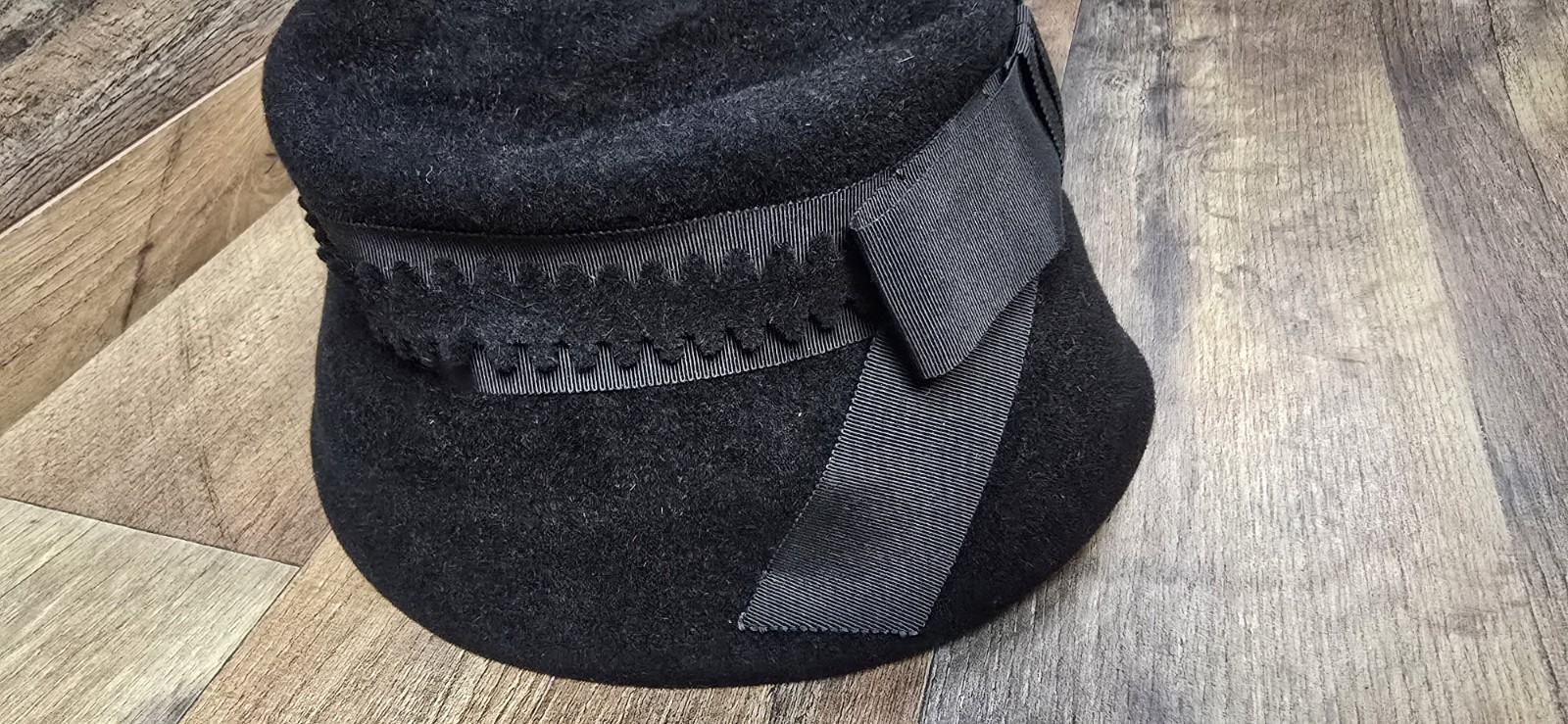 Vintage Genuine Velour Black Felt Hat w/ One Bow Union Tag Pre Owned