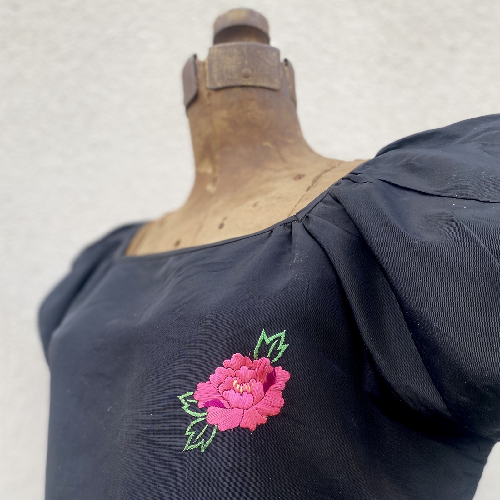 Vintage 1940s 1950s Black Rayon Puffed Sleeve Blouse Top Embroidered Flower M/L