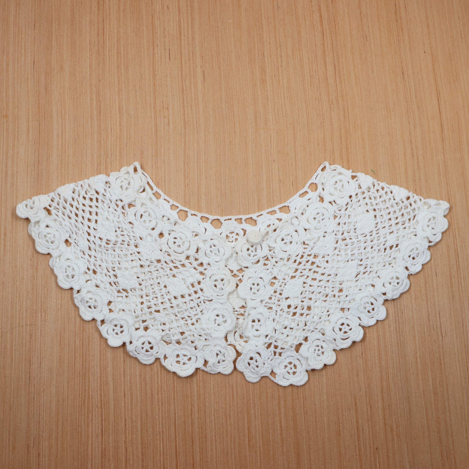 Vintage Handmade Lace like Crochet Collar Cream Scalloped Crocheted