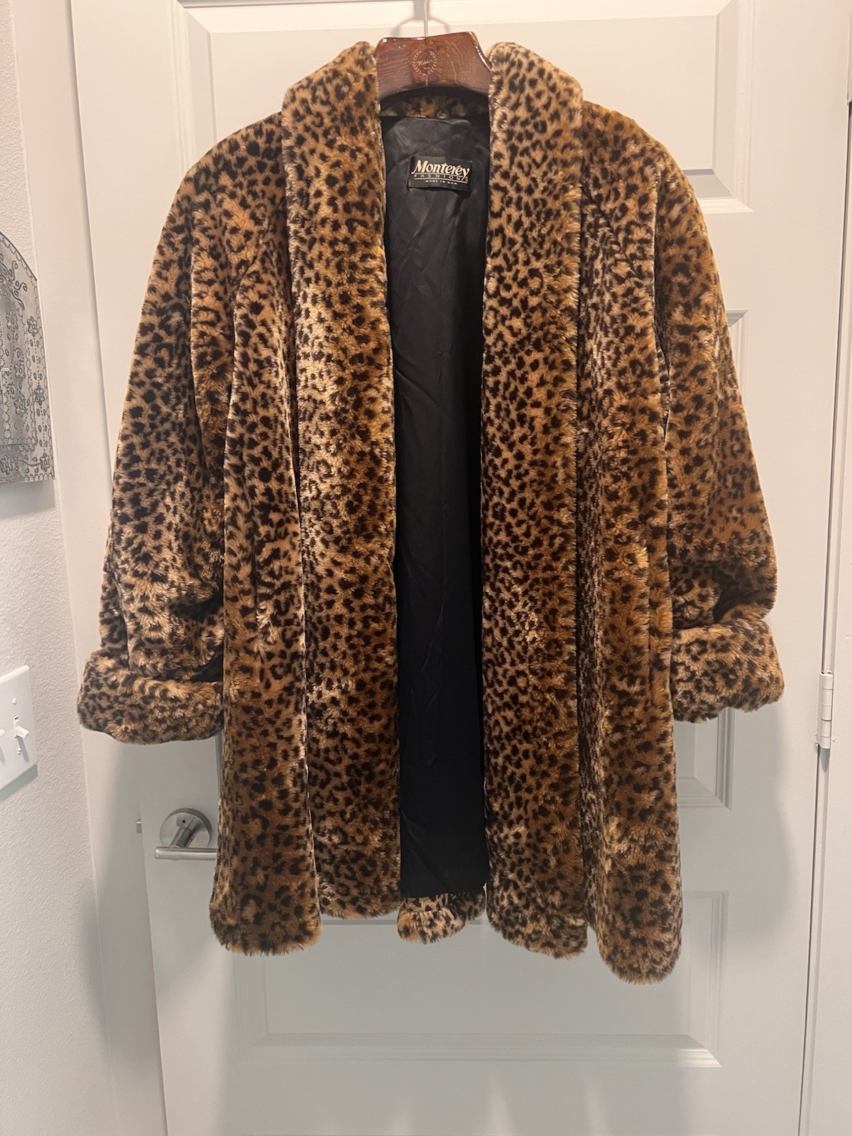 Monterey Fashions-Leopard Faux Fur Vintage, Retro Glam Swing Fashion-90’s, Large