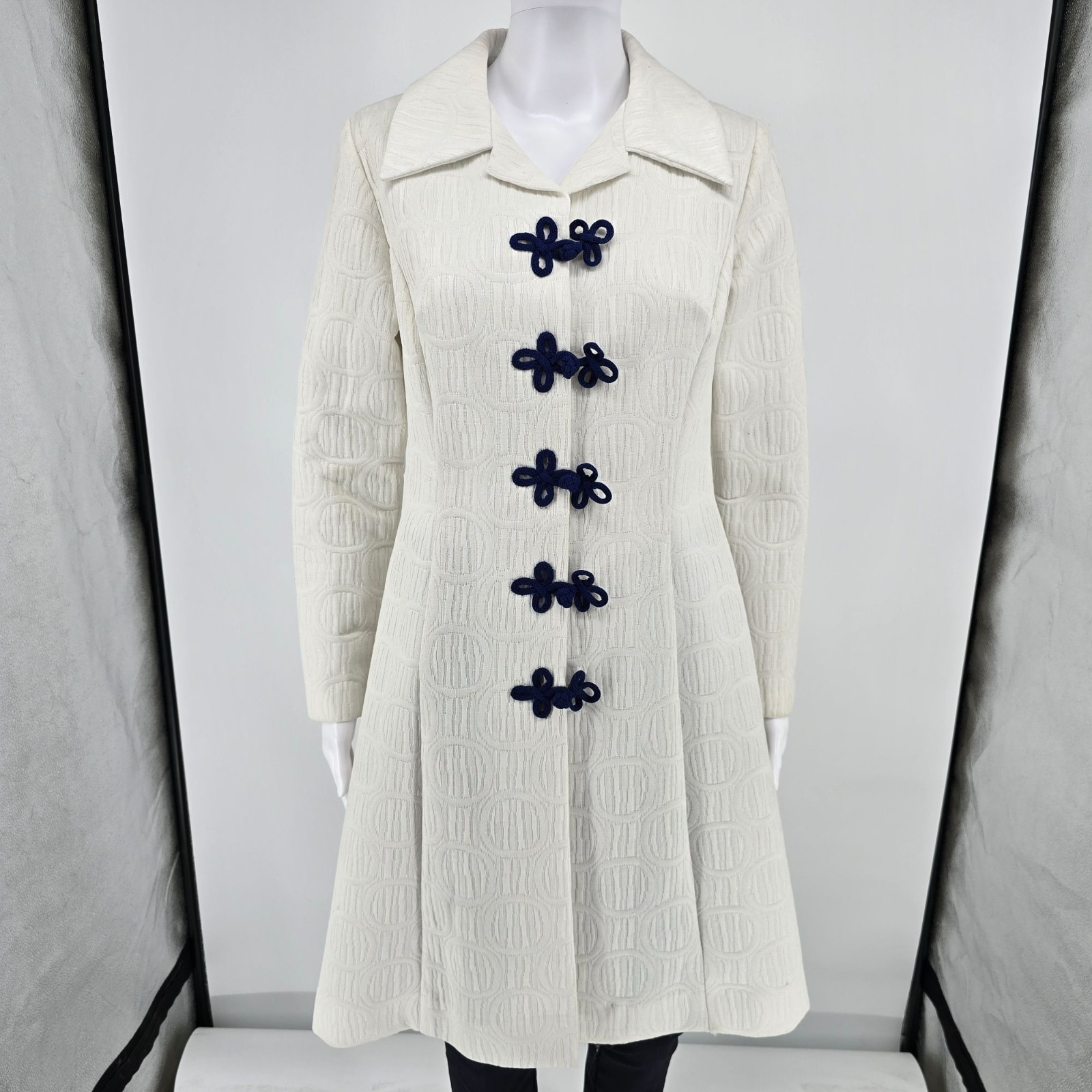 Vintage 1970s Towncraft Mod A-Line Textured Jacquard Knit Ivory Coat (S)