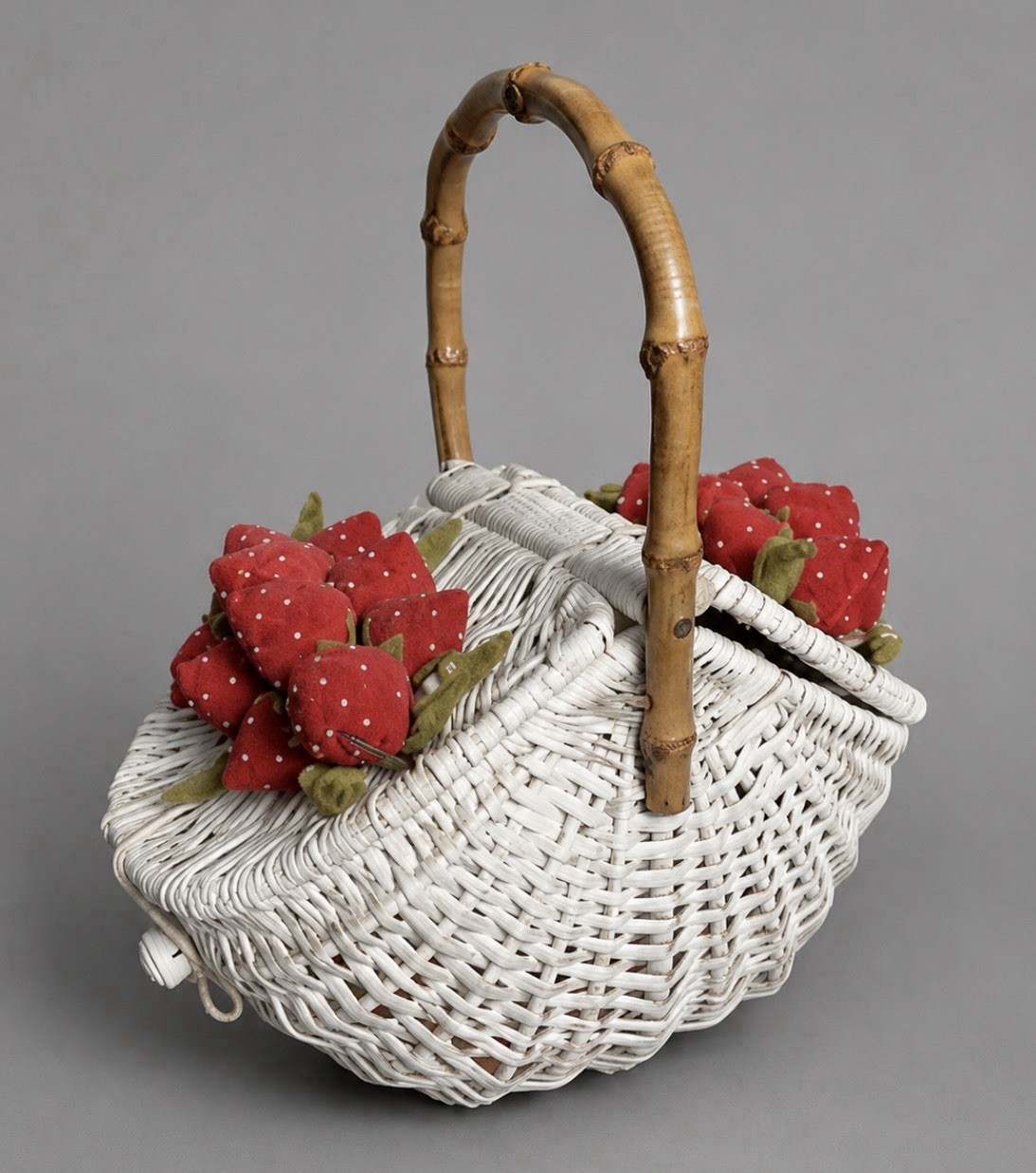 Vintage Mid-Century White Wicker Basket Purse Strawberry Theme Pinup Japan