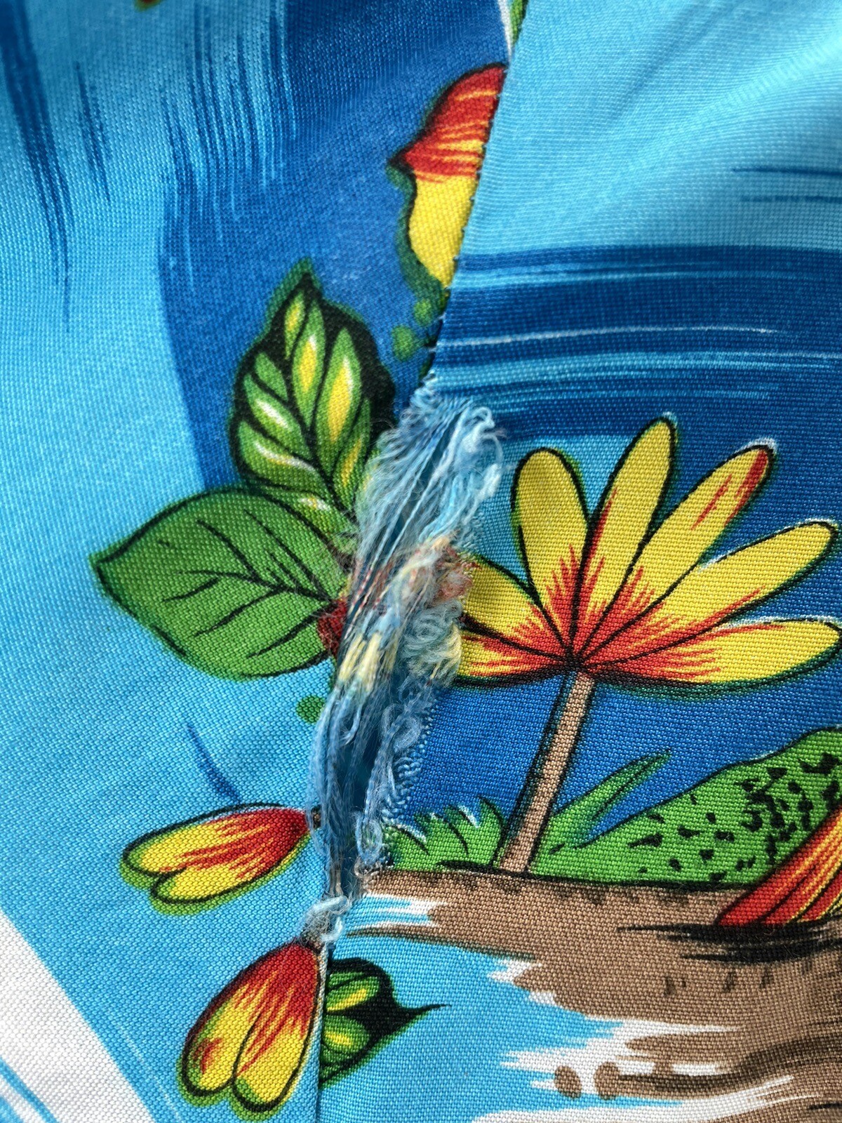 VTG 70s Hawaiian Holiday Hawaiian Shirt Rainbow Volcano RAYON KOREA SZ M (FLAW