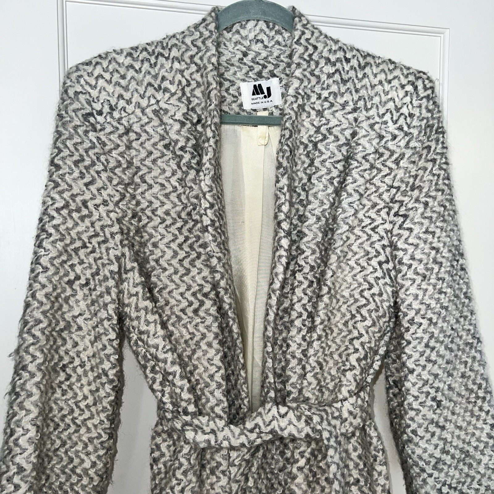 MJ SEATTLE Coat with Belt. Lined with Shoulder Pads. Lined Vintage
