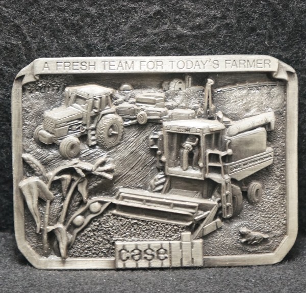 XD19161 *NOS* VINTAGE 1985 *CASE – A FRESH TEAM FOR TODAY’S FARMER* BELT BUCKLE