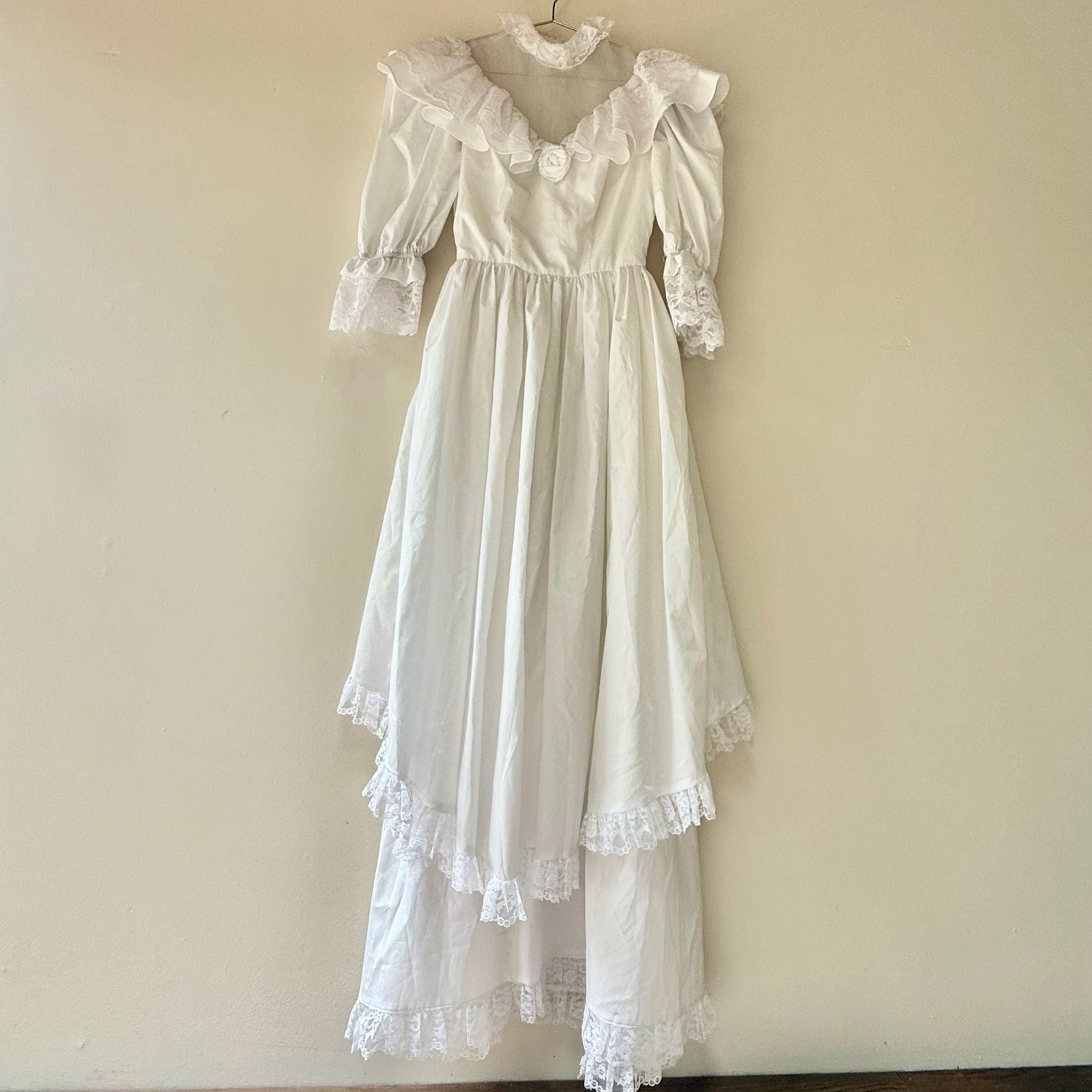 Vintage 1970s/80s White Lace Trim Puff Sleeve Wedding Gown