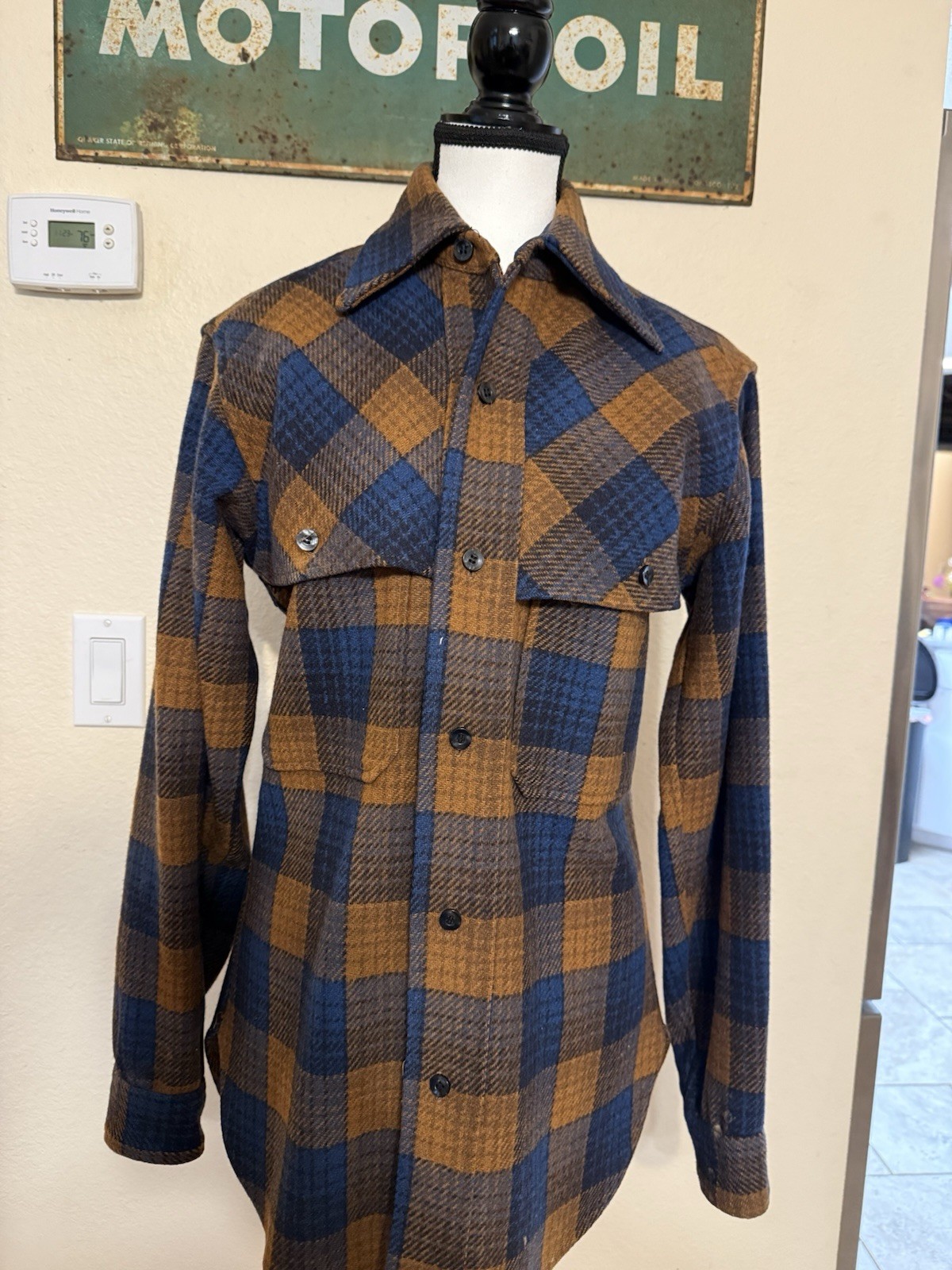 Vintage Pendleton Men’s Virgin wool shirt Small USA Loop Collar Pockets Plaid