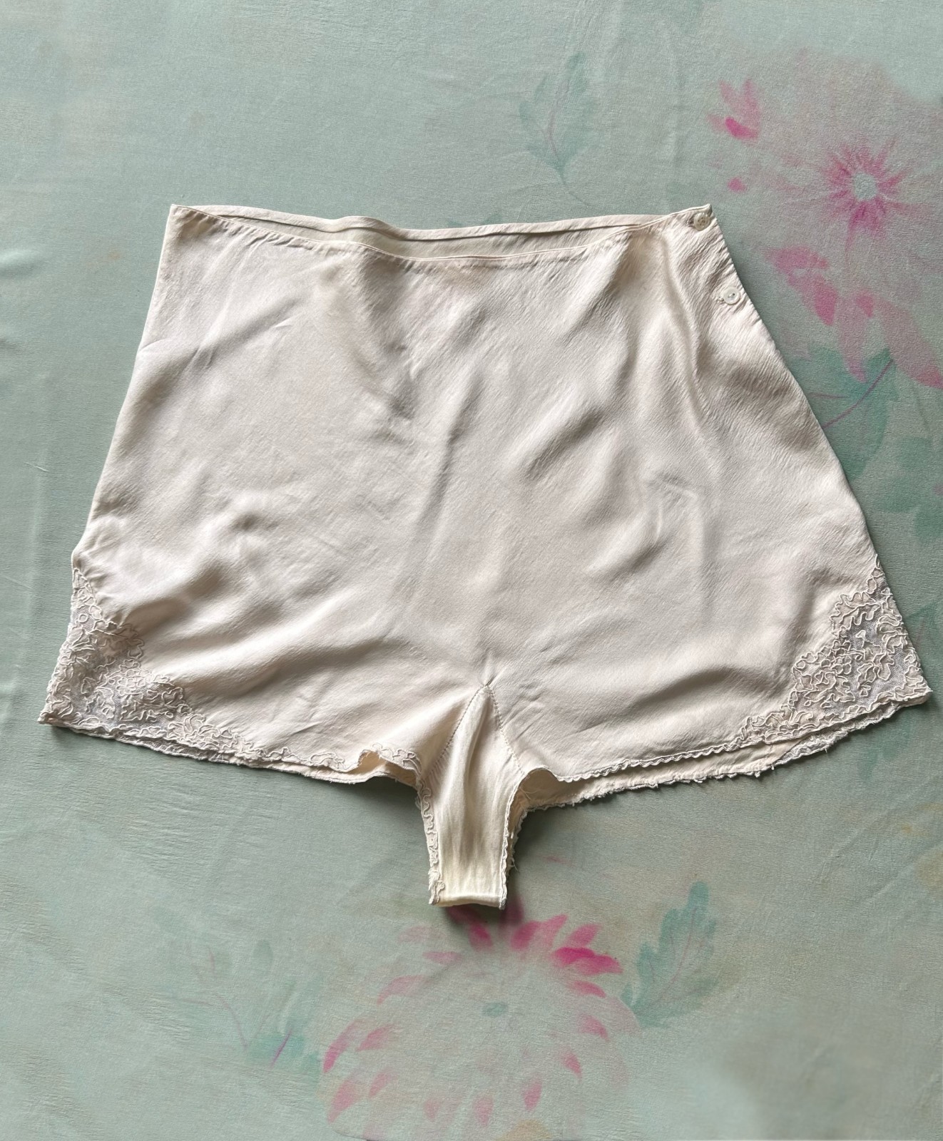 Vintage 1930s Ivory 100% Silk Satin & Lace Tap Shorts Pearl Button 1920s 30