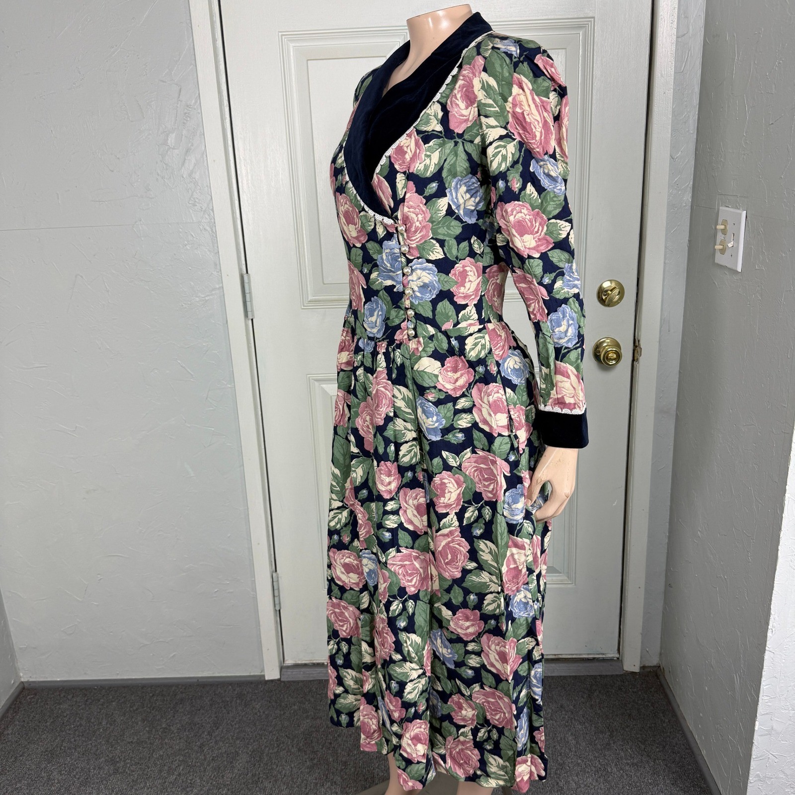 Vintage 80s 90s Lanz Dress 6 Floral Rayon Velvet Long Sleeve Button Party A3-22