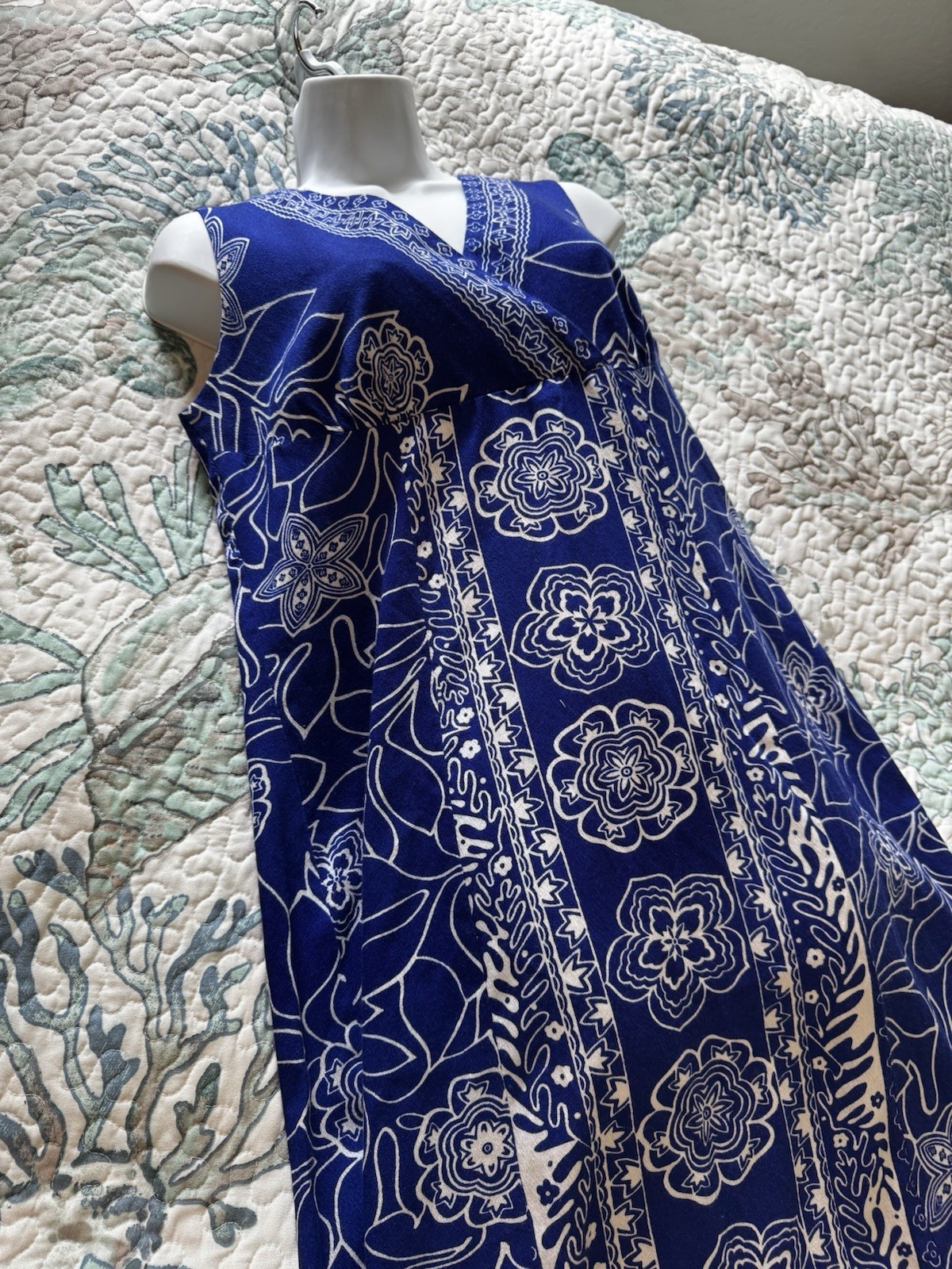 Vintage 60s BLUE MAKO Muumuu Dress waterfall back 12 M/L HAWAII VACATION CRUISE