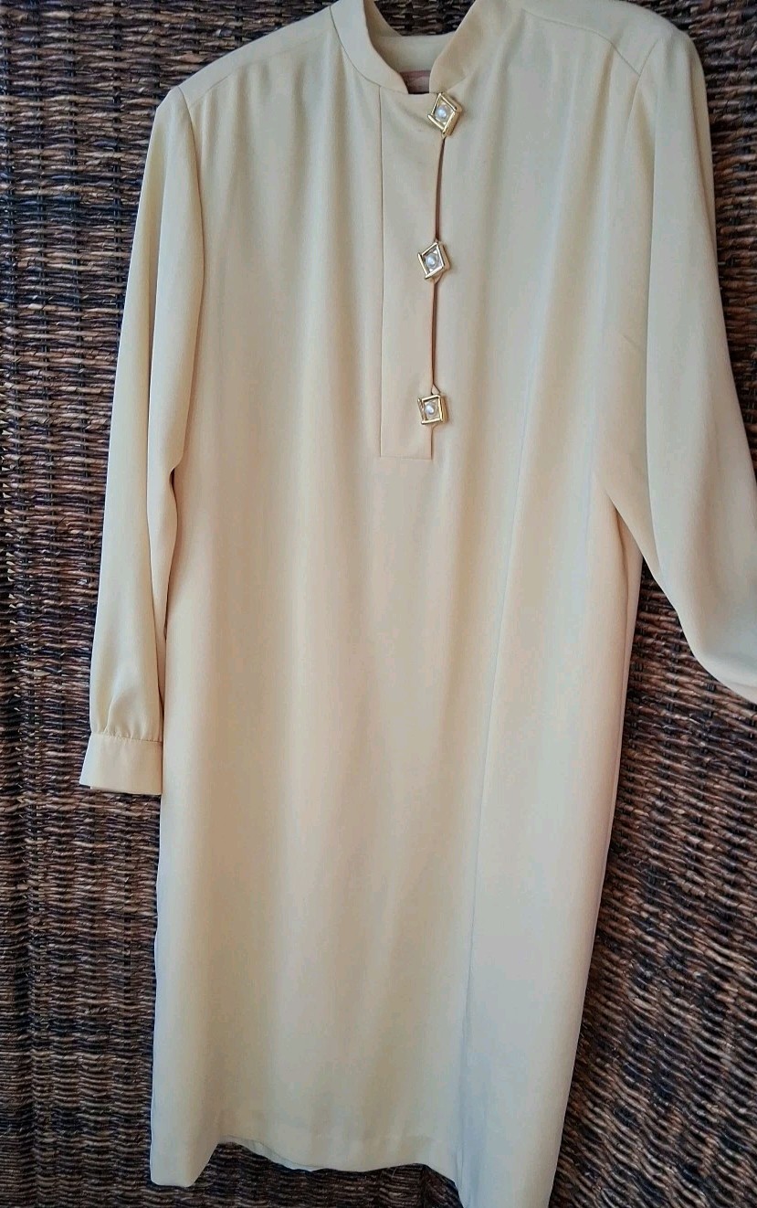 Cocktails Evening, Formal Leo Narducci Butter Yellow Vintage Sheath Pearl Button