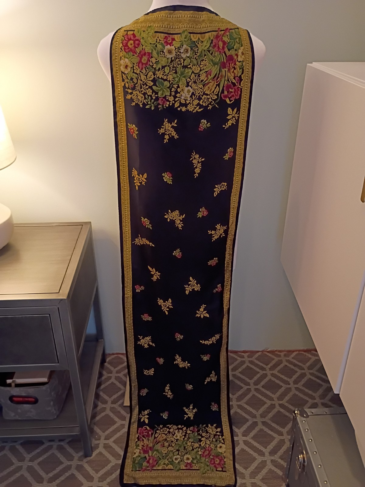VTG 1994 Smithsonian Institution Oblong 100% Silk Scarf Made in Italy 15″ X 62″
