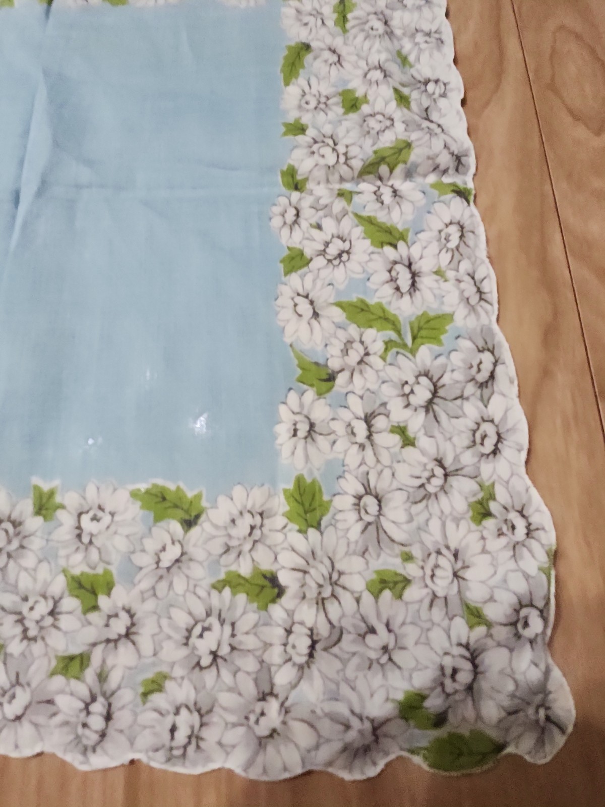 4 Vintage Hankerchiefs Embroidered Linen And Cotton See Description