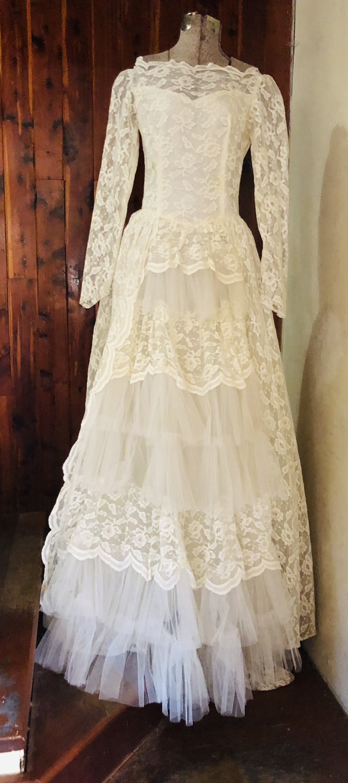 Vintage 1950’s Lace And Tulle Crème Puff Wedding Gown Dress 34-26-60