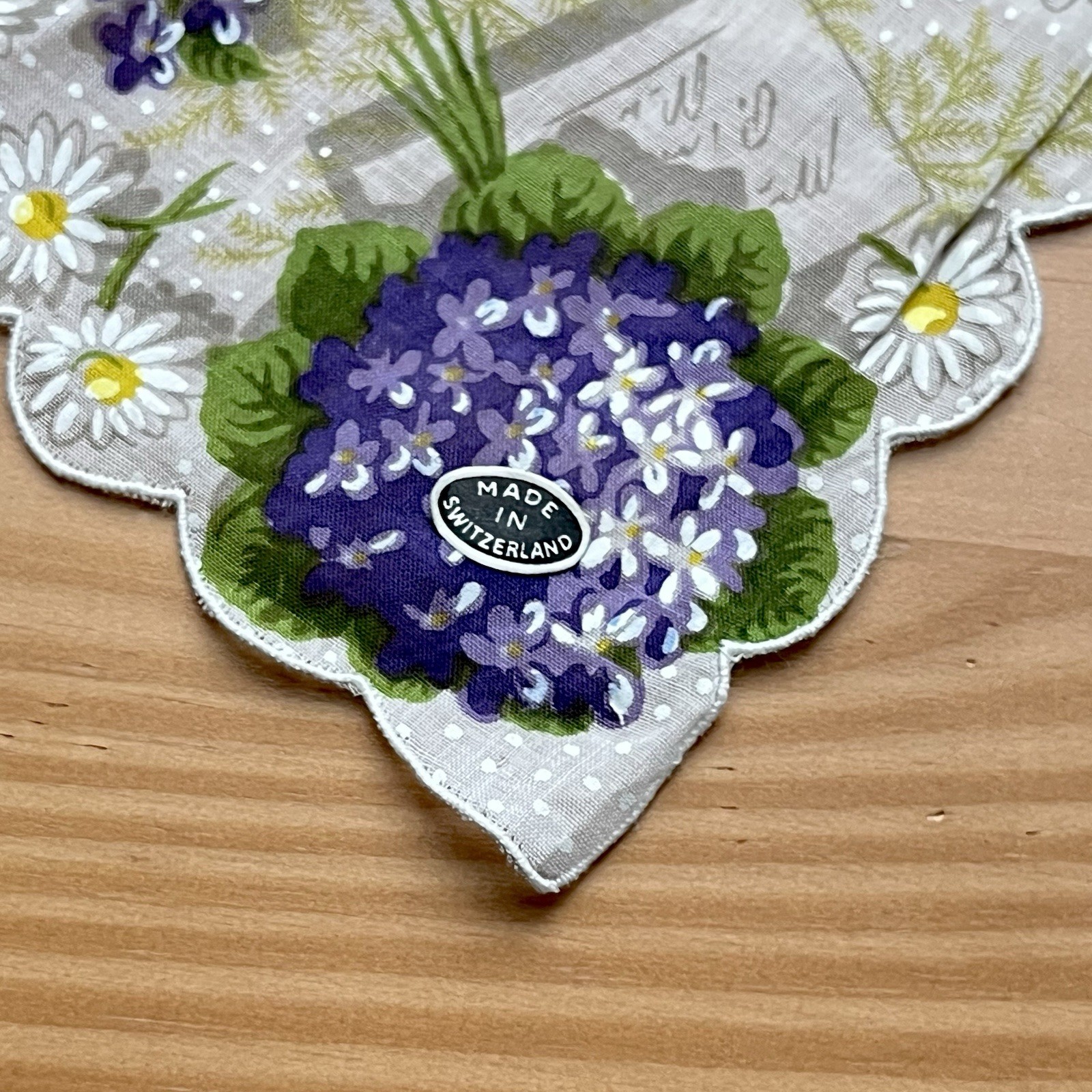 VTG Floral Hankie Violet Hydrangea Daisies Swiss Dot Scalloped Edge NWT 16×17″