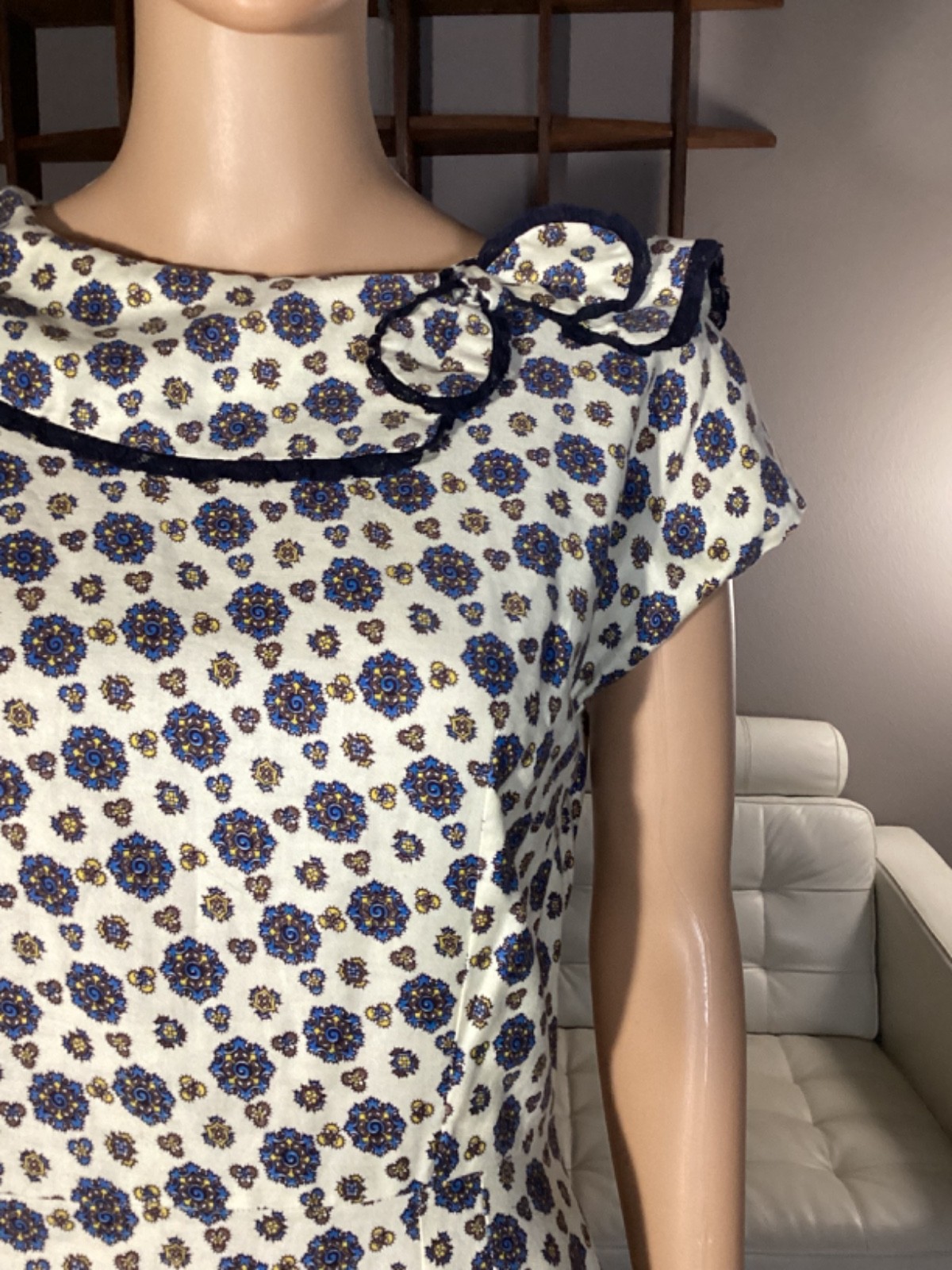 Vintage 1950s Cotton Pattern Fitted Day House Hourglass Fitted Dress Cap Sleeve
