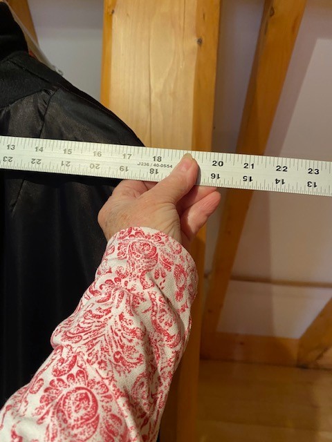 Vintage Custom Made Black Wool Cape beyond excellent condition – 4 buttons