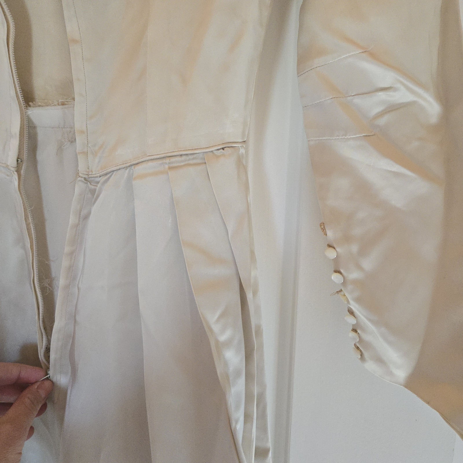 Vintage 1940s Ivory Long Sleeve Satin Wedding Dress. SIZE XS, See Description