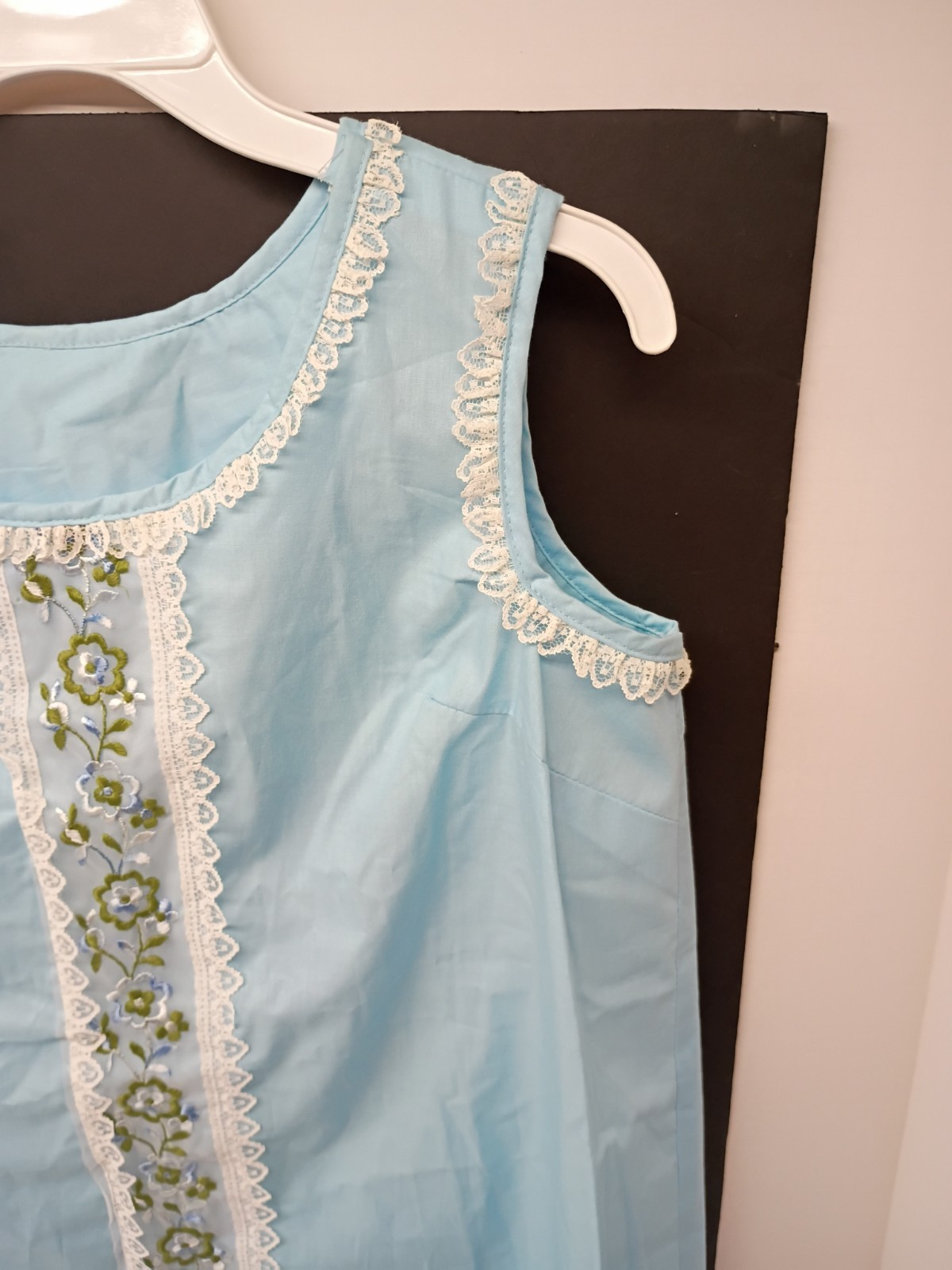 Women’s Blue Nylon Floral Embroidered Lace Tank Top Scoop Neck M Made In USA VTG