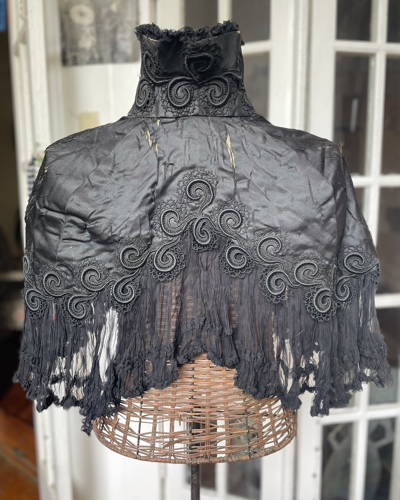 Antique Art Deco Parisian Capelet: 1920s : Small