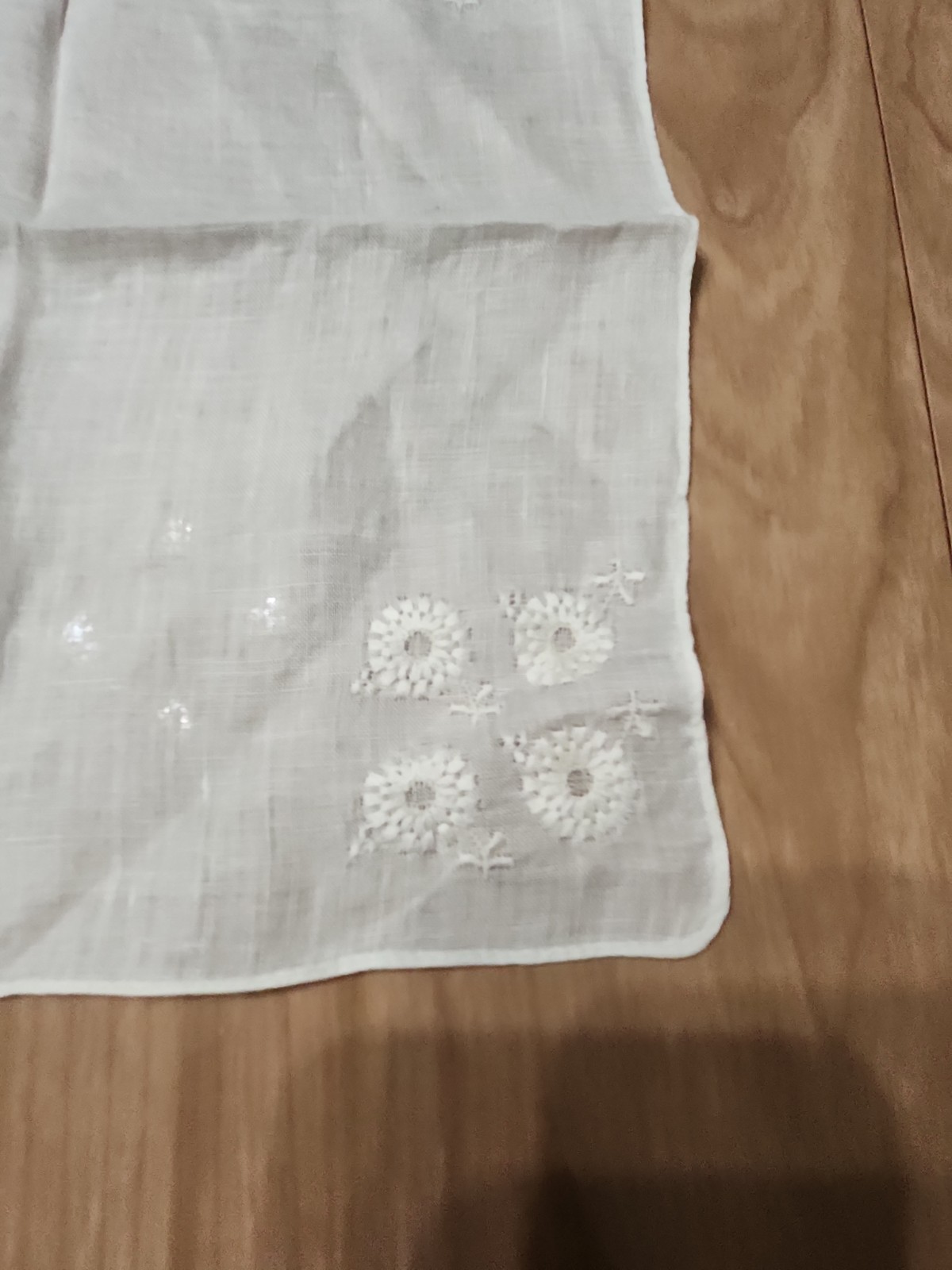 4 Vintage Hankerchiefs Embroidered Linen And Cotton See Description