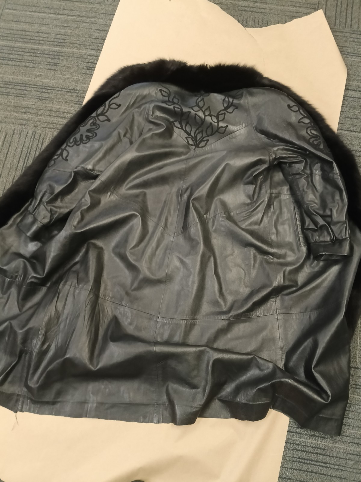 EXQUISITE EMBROIDERED LEATHER WOMEN’S LARGE NOBLE FURS NEW/ UNUSED