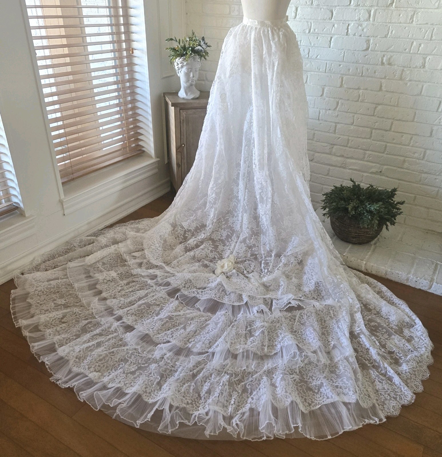 Vtg 1950s Lace Wedding Skirt With Train, Flower & Bow Detail, XS/2