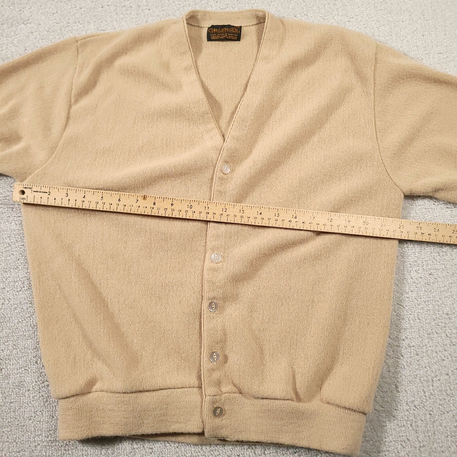 Vintage Challenger Cardigan Sweater Beige XL Orlon Acrylic Cat Eye Buttons