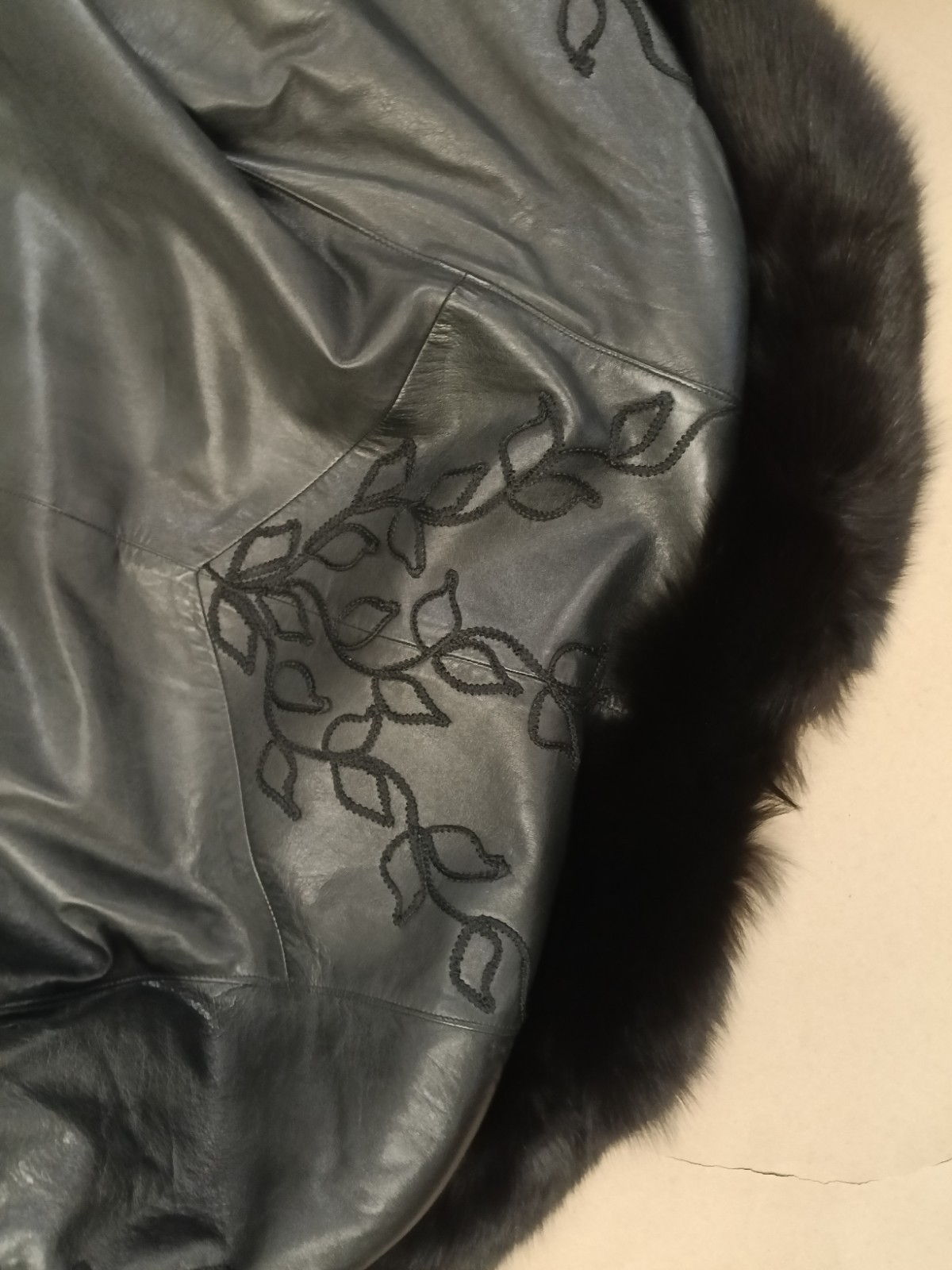 EXQUISITE EMBROIDERED LEATHER WOMEN’S LARGE NOBLE FURS NEW/ UNUSED