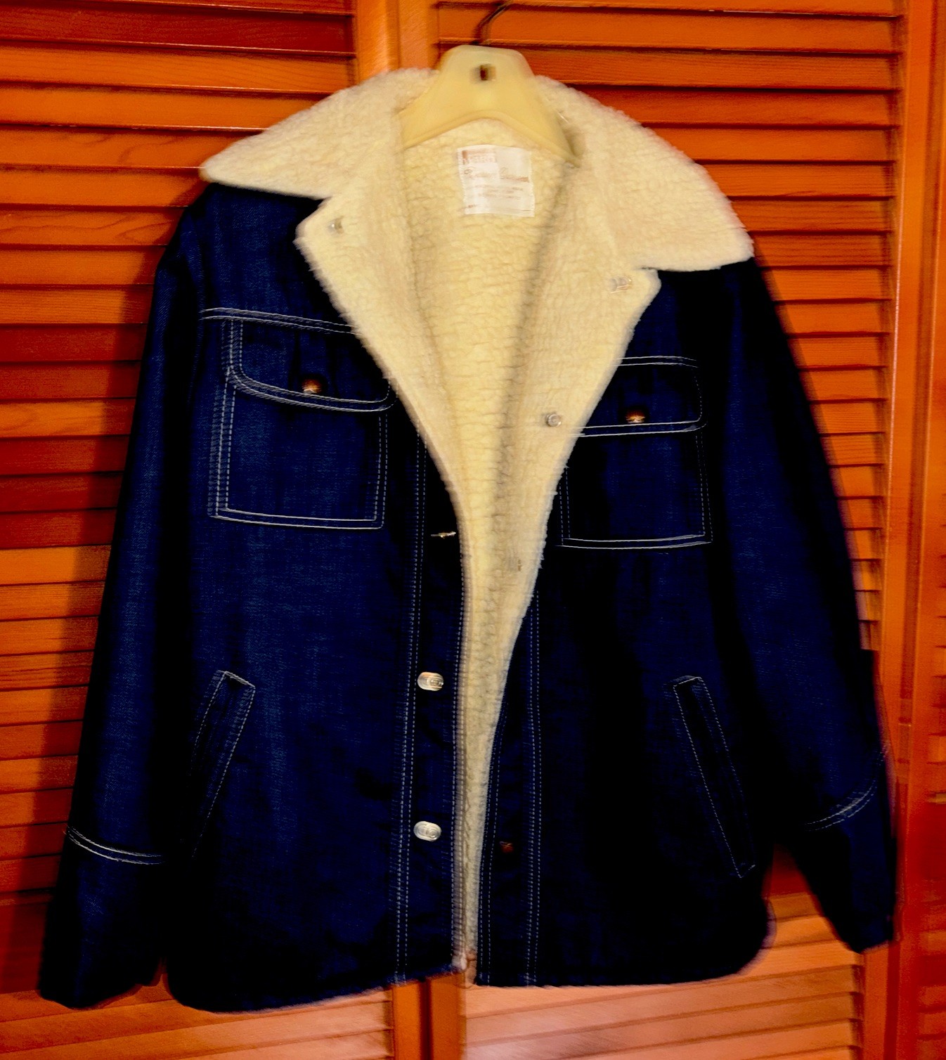 Blue Denim Jacket, Sherpa Lining, Chest & Side Slit Pockets, Small Men’s Vintage