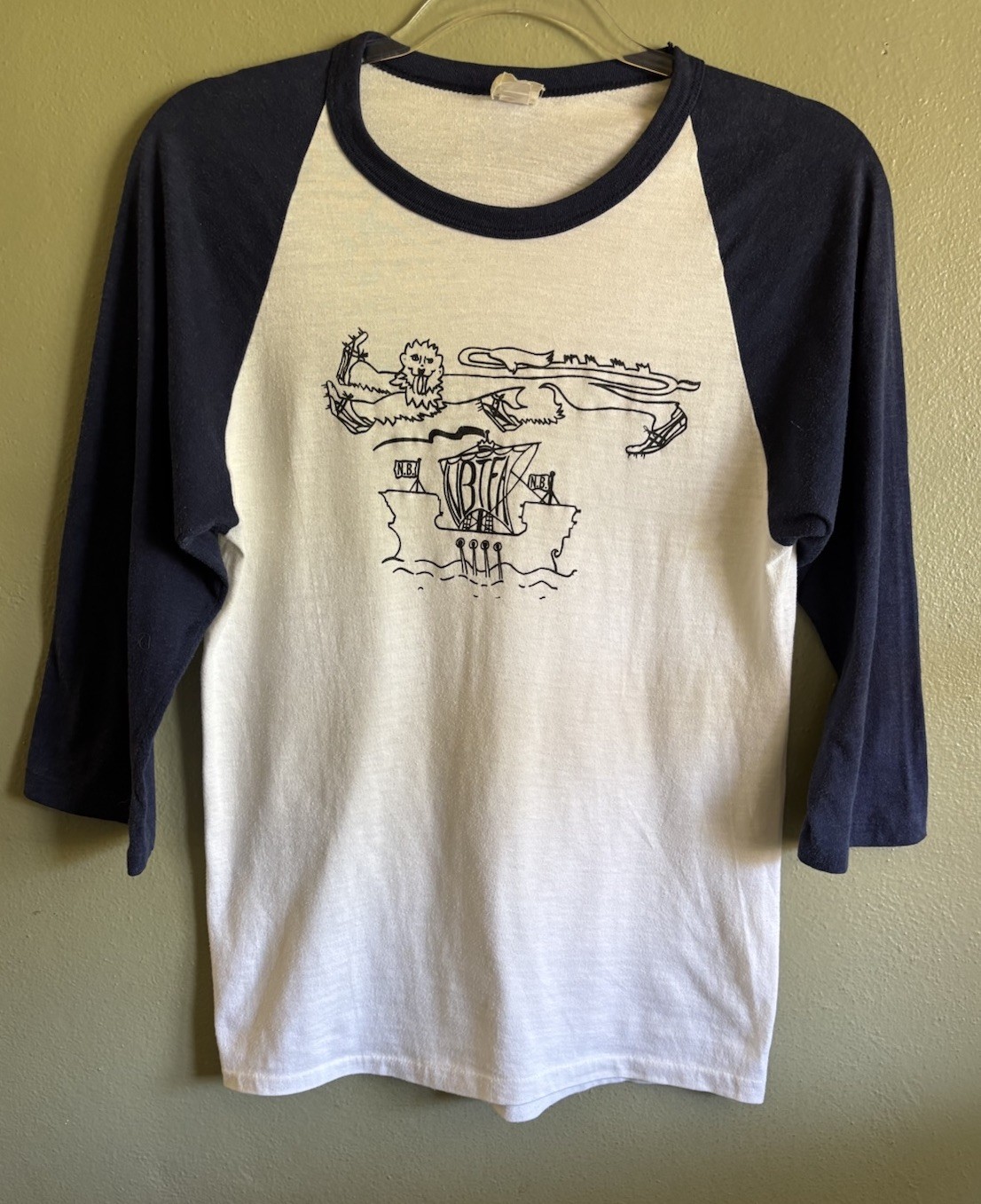 VTG 70s Crazy Artwork Raglan Baseball Tee.new Brunswick Track.small