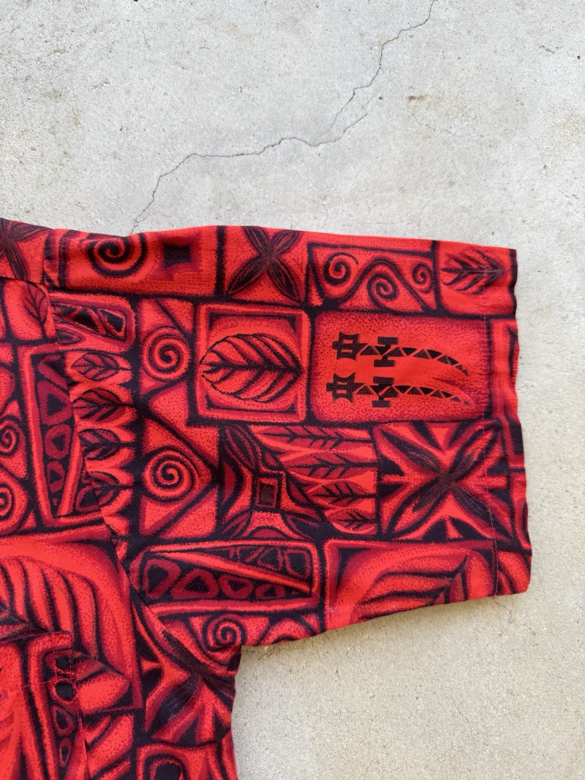 1960s 70s Vtg HOOKANA Novelty Print Hawaiian Shirt Medium Tiki Aloha Surf Red